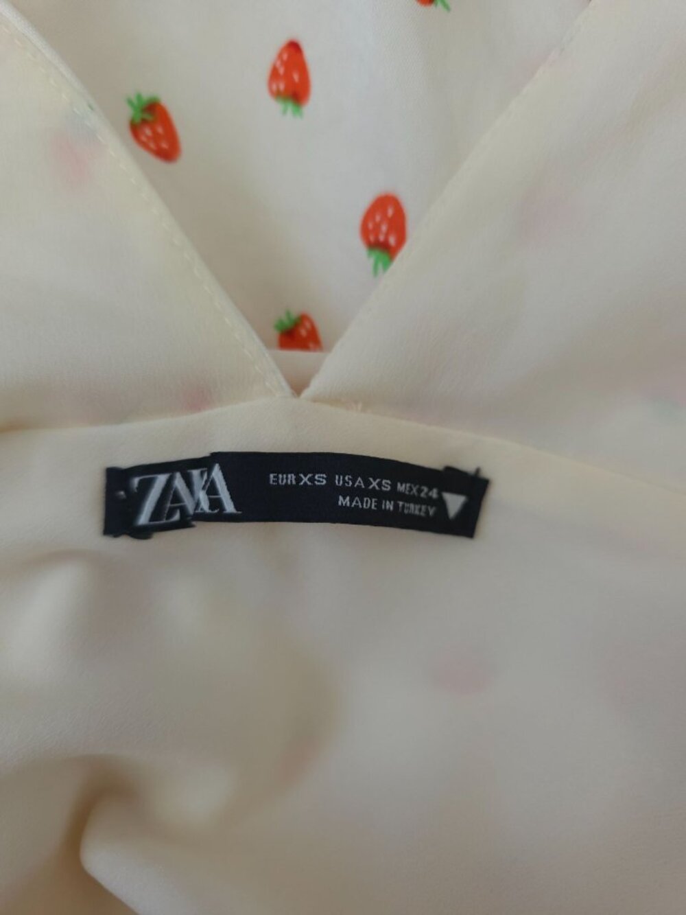 Zara Strawberry Print V-Neck Sleeveless Cream Satin Mini Summer Dress XS - Picture 6 of 8